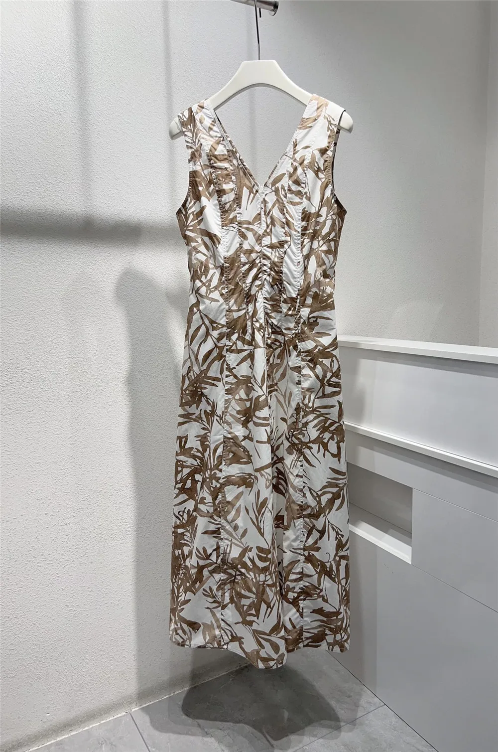 

High-End V-Neck Printed Sleeveless Vest Dress Women's Spring Summer Long Skirt Temperament Elegant