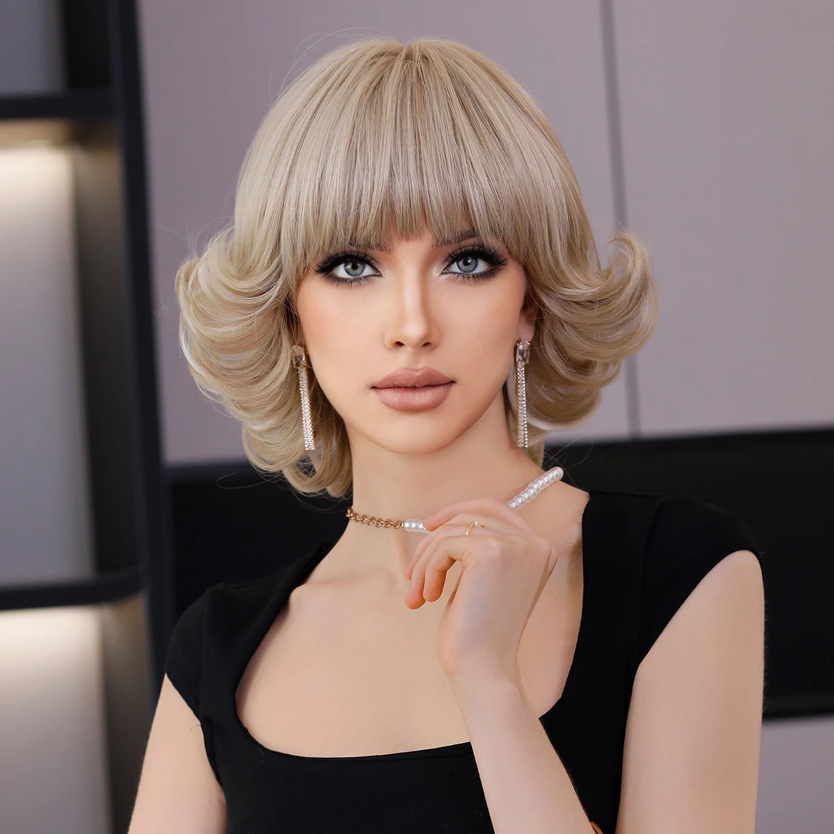 NAMM Short Silvery Blonde Retro Bob Wig with Bangs for Women Daily Party Synthetic Straight Light Blonde Wigs Heat Resistant