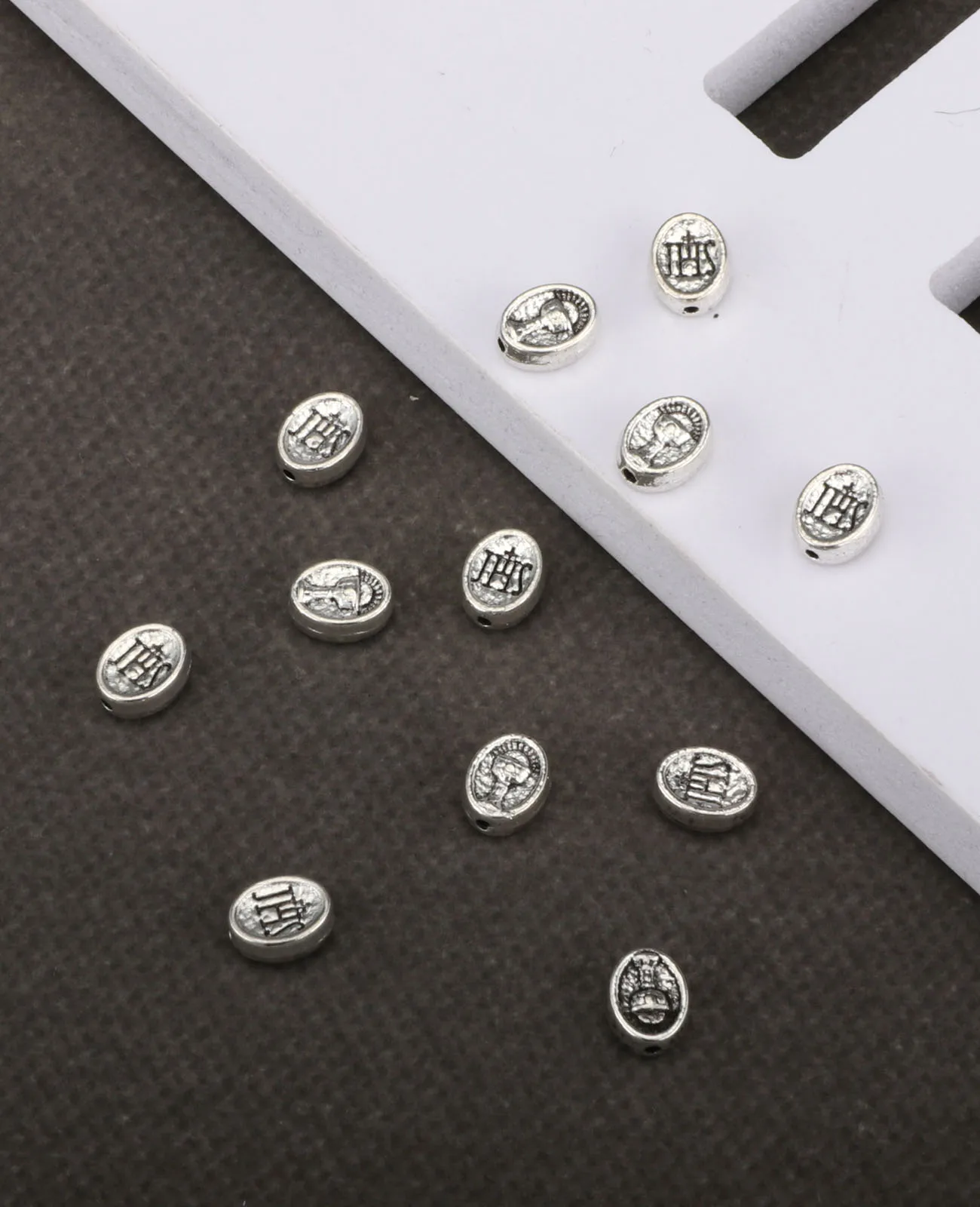 100 Stück Mini Heiliger Gral Eucharistie Kelch Perlen JHS Christogramm Lose Spacer Perlen für DIY Kommunion Taufe Schmuckherstellung Teile – Detail 3