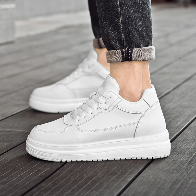 Zapatillas blancas para hombre Spring 2025: estilo pareja, modernas y versátiles, ligeras, transpirables y que aumentan la altura