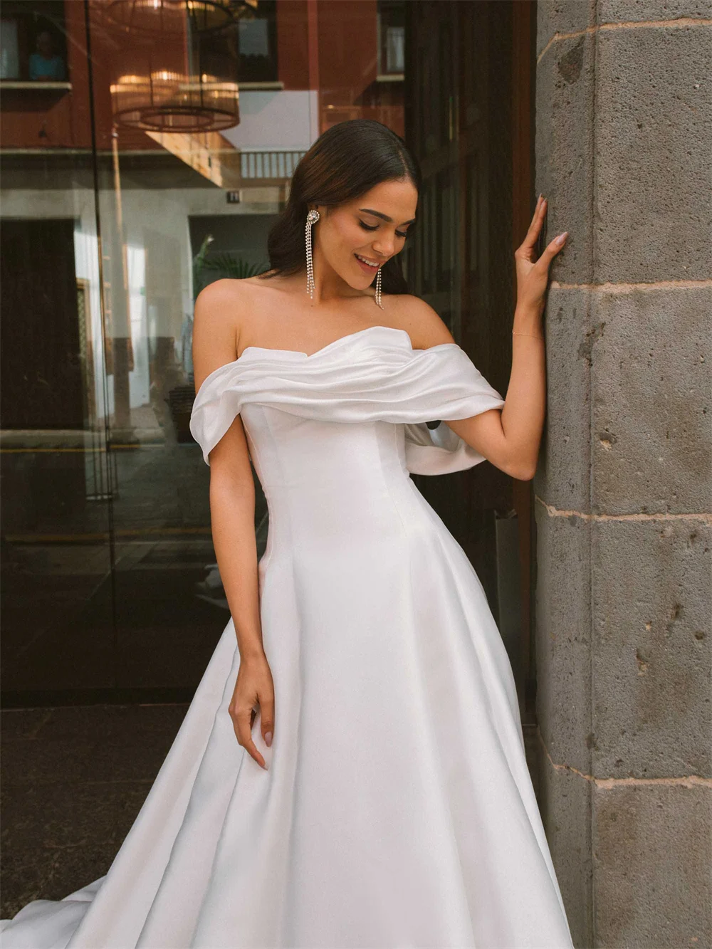 Abiti da sposa a-line in raso Abiti da sposa con spalle scoperte Backless Sweetheart personalizzato Vestido De Noiva Senza maniche Robe De Mariée