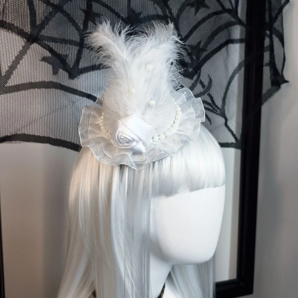 Mini cappello a cilindro con piume di angelo bianco Lolita con perle finte Accessori cosplay rosa Forcina fatta a mano Fermagli per capelli Forcina