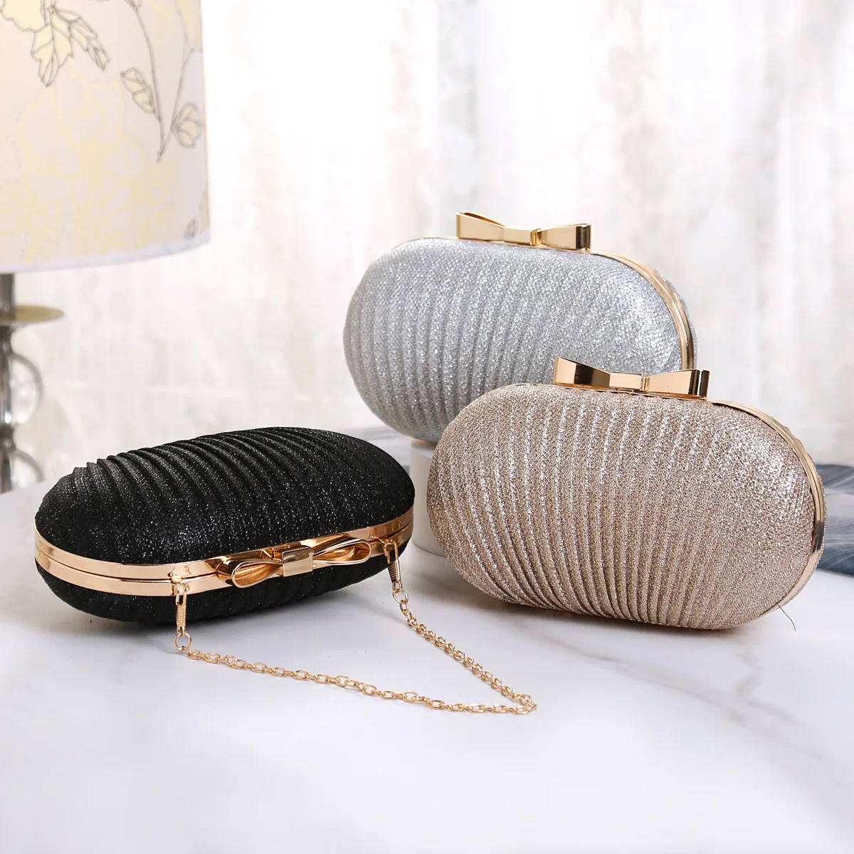 

Fashion Dinner Bag Pleated Butterfly Goose Egg Oval Clutch Bag Banquet Cheongsam Dress Pleated Bag Messenger Crystal Ladies' Bag