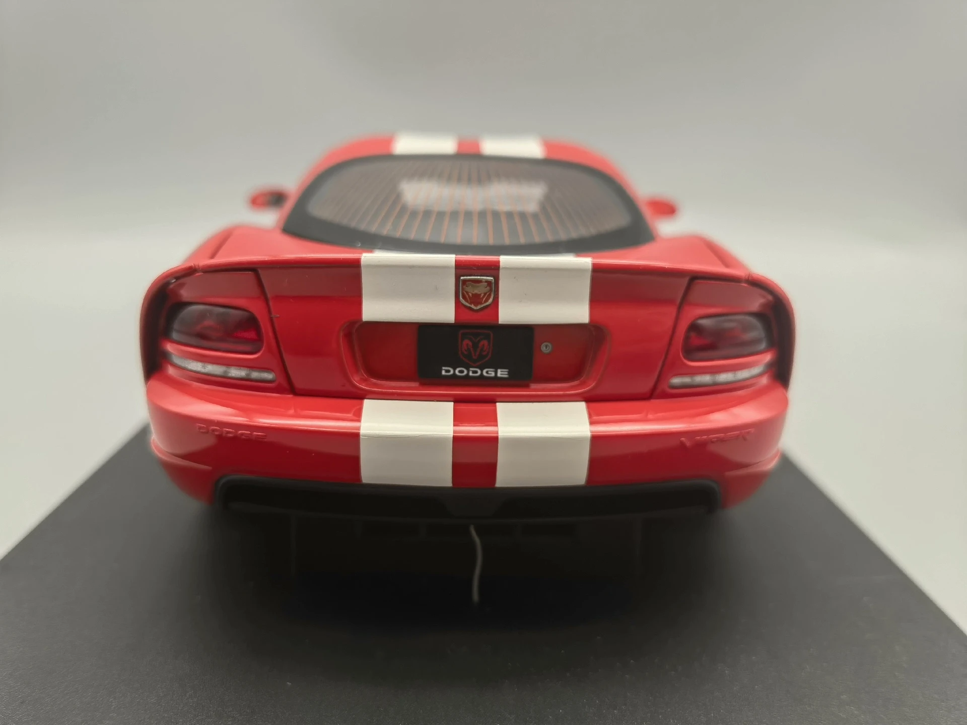 Autoart 1:18 VIPER SRT-10 كوبيه 2006 أحمر/أسود محاكاة طبعة محدودة جميع سبائك معدنية مفتوحة ثابتة سيارة لعبة مجسمة هدية #3