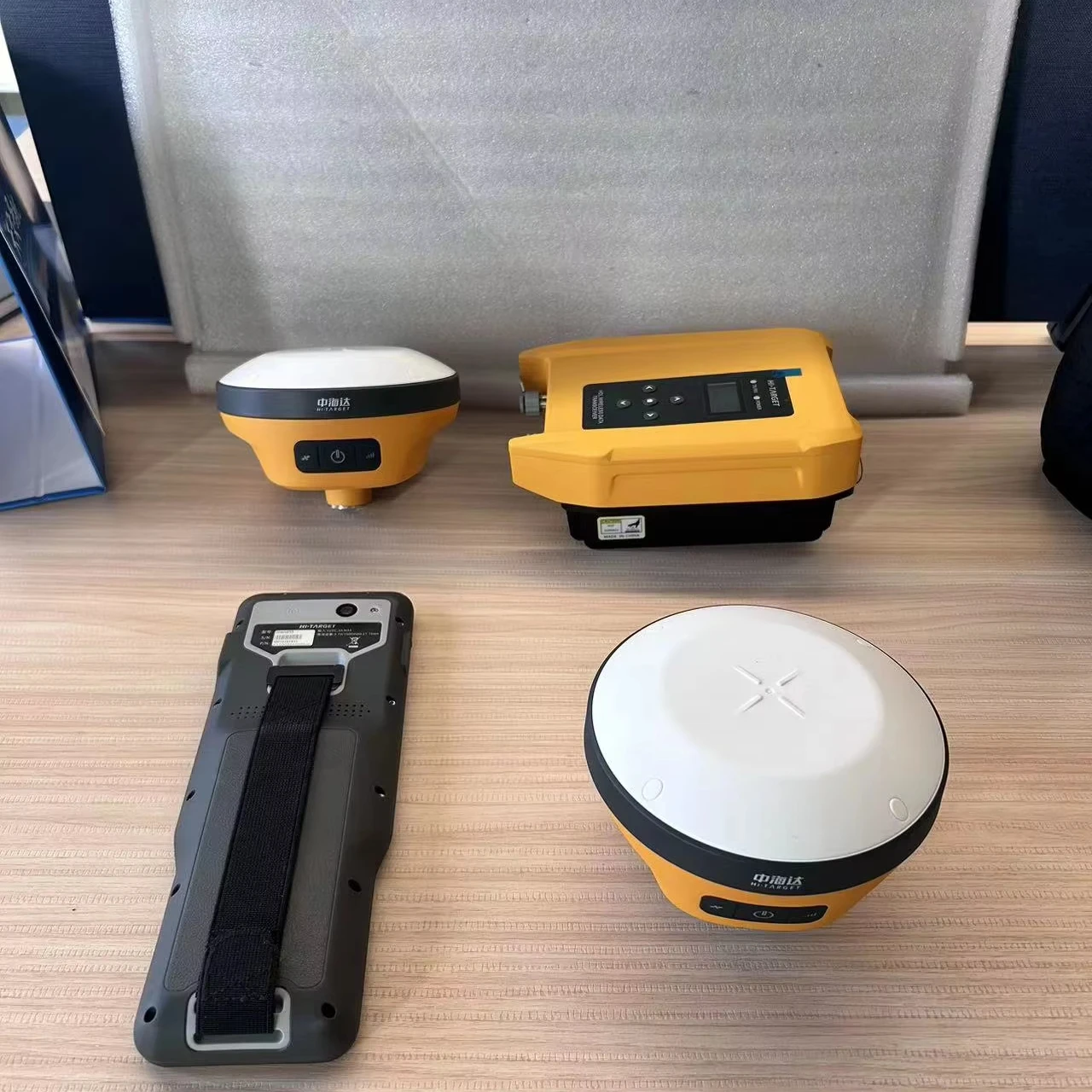 Hi Target V200 GPS RTK Base Rover With Gps Full Set Price Perment Code GNSS RTK Land Survey