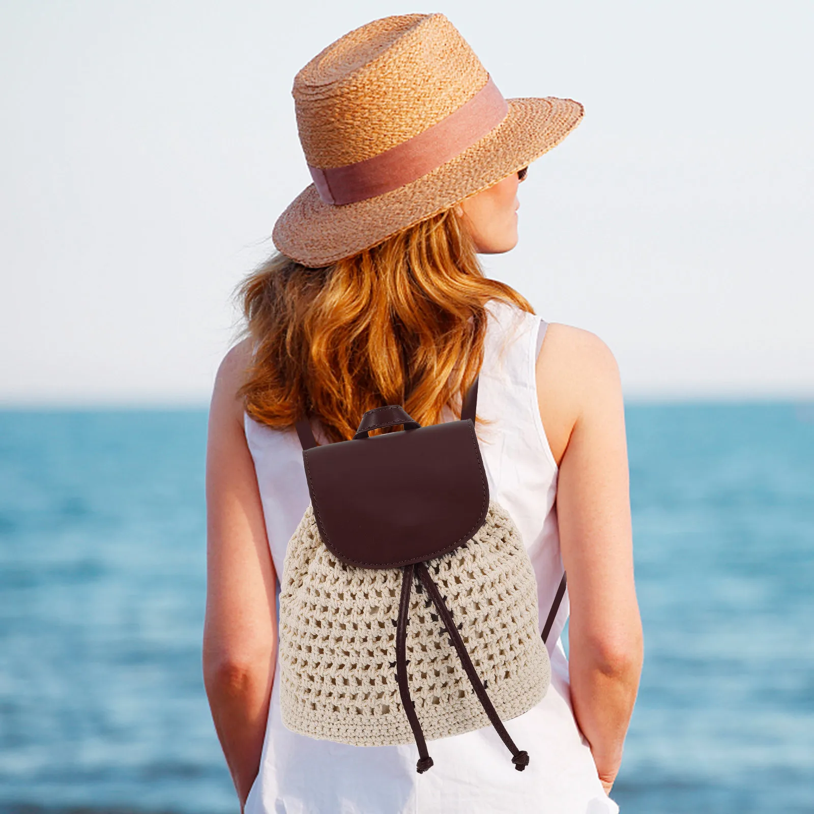 Zaino in tessuto all'uncinetto fatto a mano con patta con coulisse Boho Borsa piccola lavorata a maglia Borsa da spiaggia estiva per donna Zaino da viaggio all'uncinetto