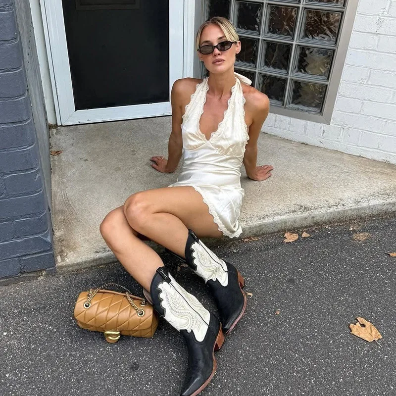 "Zeyla 2025 ชุดเดรสลูกไม้ฝรั่งเศส - มินิเดรสเชือกแขวนคอวีลึกพร้อมดีเทลคัตเอาท์ ชุดเดรสสุดชิคเซ็กซี่"