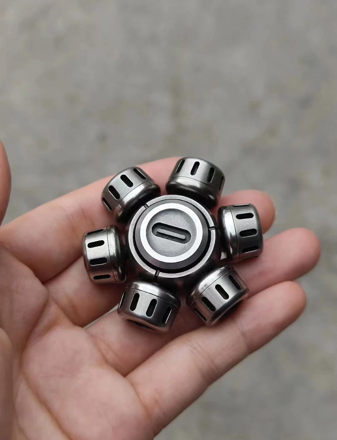 Gebrauchter Muyi Ofen sechs blättriger kompletter Satz klassischer Zappel spinner edc