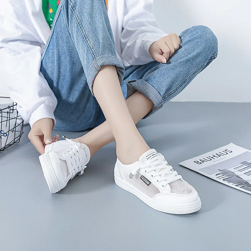 Chaussures de sport décontractées en maille blanche pour femmes, respirantes, à semelle souple, confortables, pour la marche estivale, à enfiler