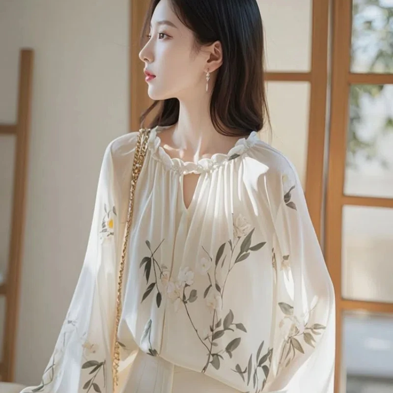 

This Year's Popular Beautiful Chiffon Loose Tops Early Autumn New French Belly-covering White Long-sleeved Floral Shirt