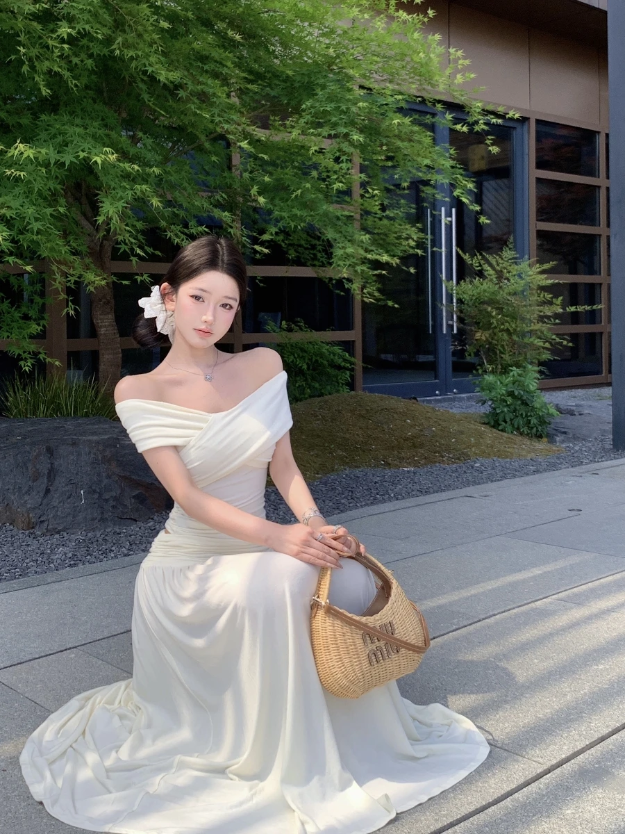 

White One-Shoulder T-Shirt Top Women's Summer Fashion Set High Waist A-Line Skirt Two-Piece Set Casual Commute Style
