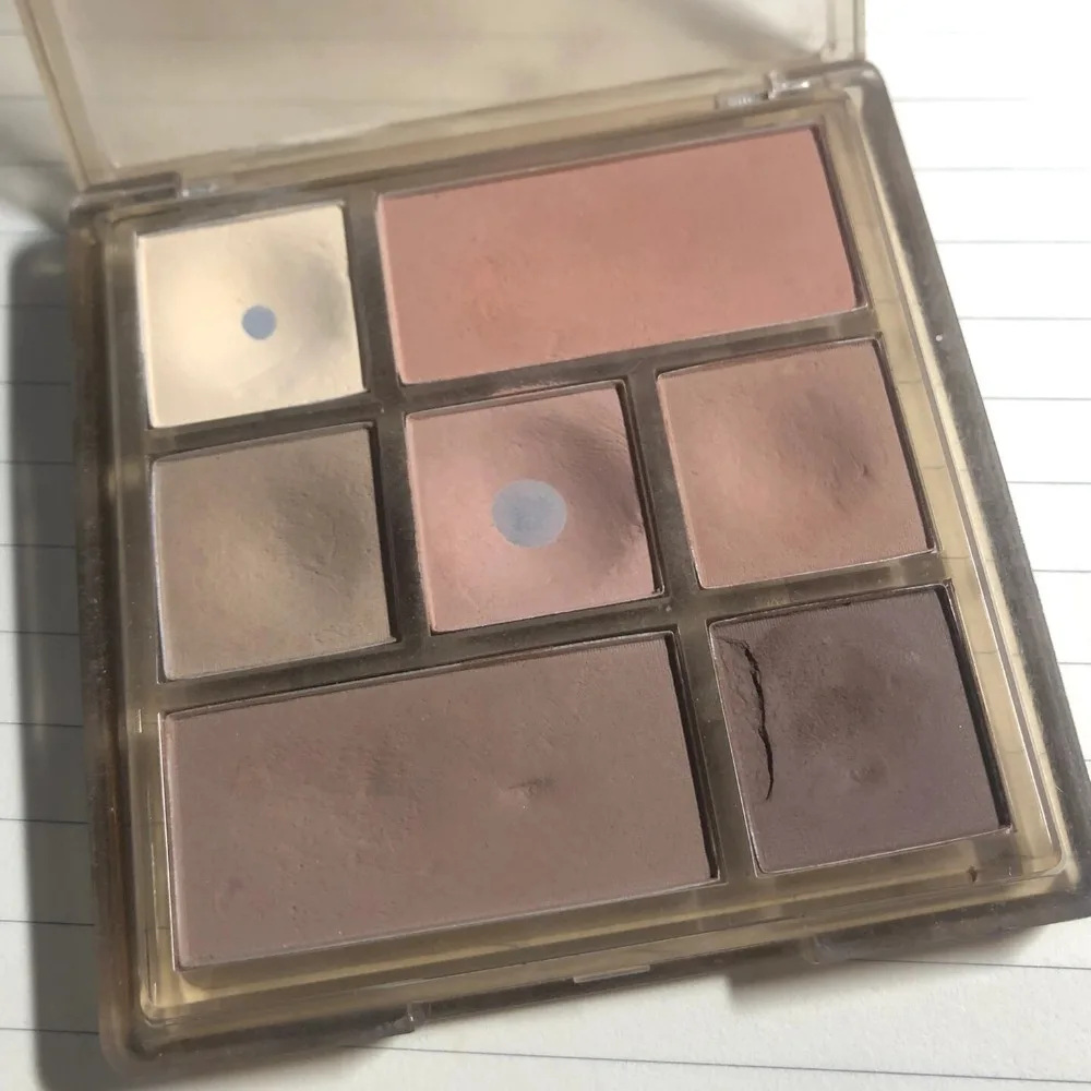 Palette di ombretti perlati ad alta pigmentazione Palette per trucco luccicante opaco Contorno viso Ombretto glitterato a lunga durata Trucco per occhi