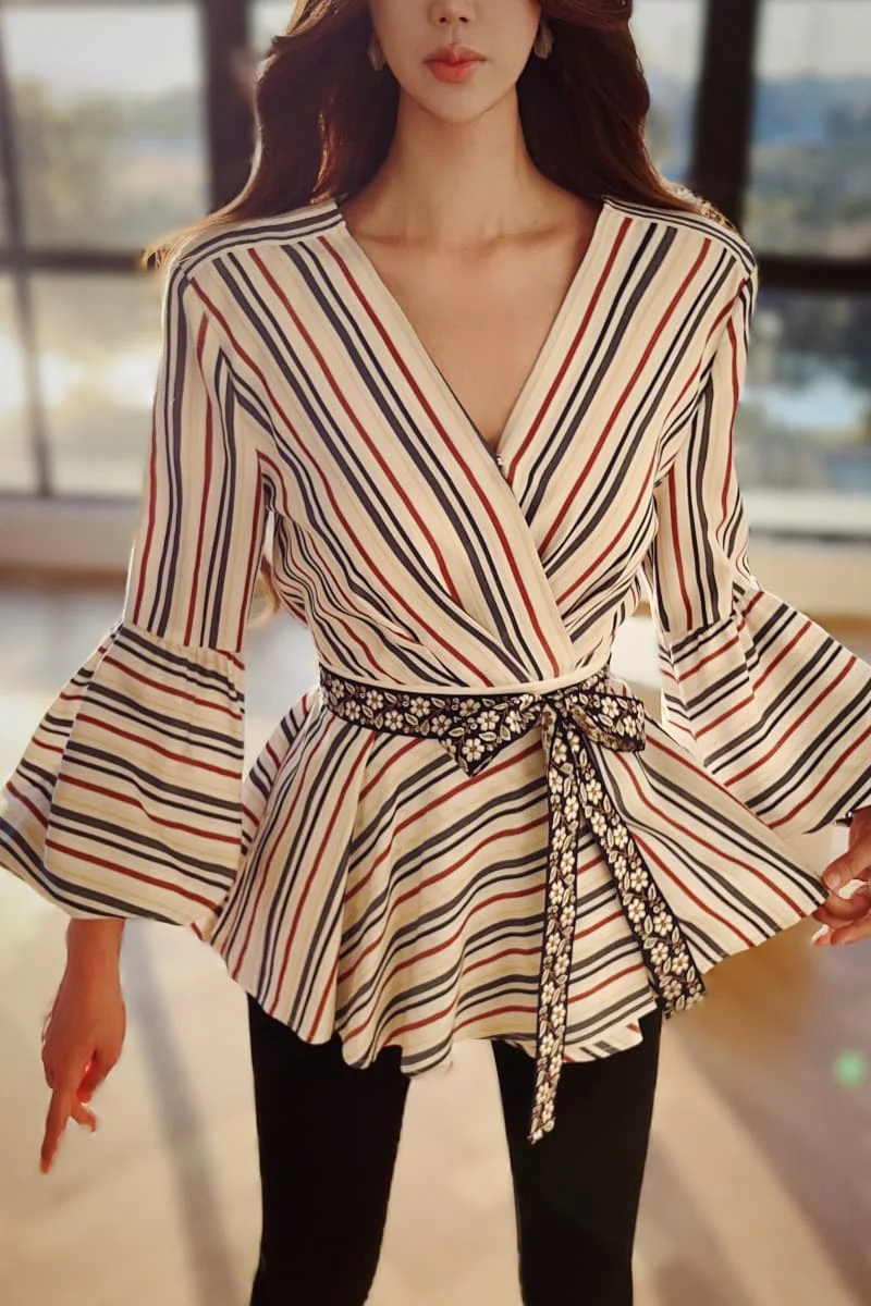 Spring Striped Shirt Lantern Sleeve Women's Top V Neck Vintage Loose Blouses Y2K 2025 New DABUWAWA DM2AST022