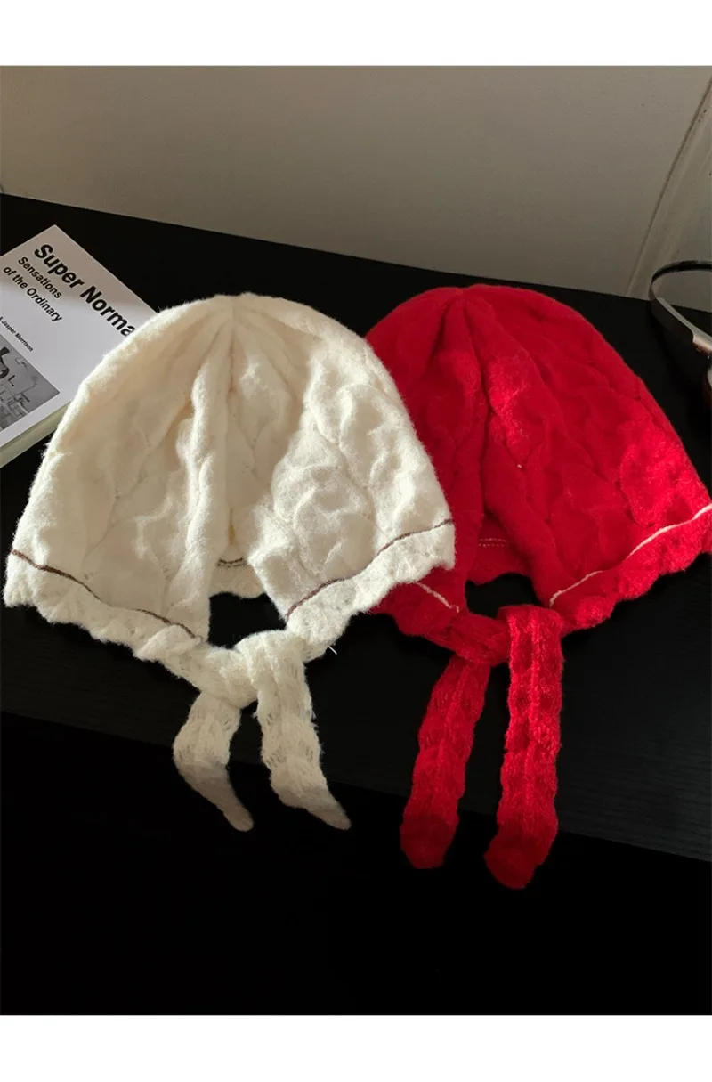 Koreanische Strickmütze mit Blütenblättern für Damen, Winter, verdickt, warm, winddicht, mit Ohrenschutz, Zopfmuster, Schnürung, Bomber-Mütze – Detail 8