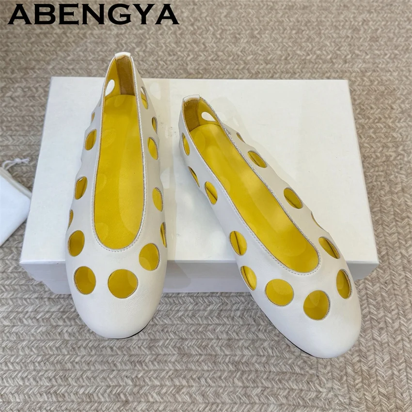 

﻿ Black White Circular Cutting Hollow Out Flat Shoes Women Genuine Leather Doudou Flat Shoes Women Summer Loafers Shoes Mujer
