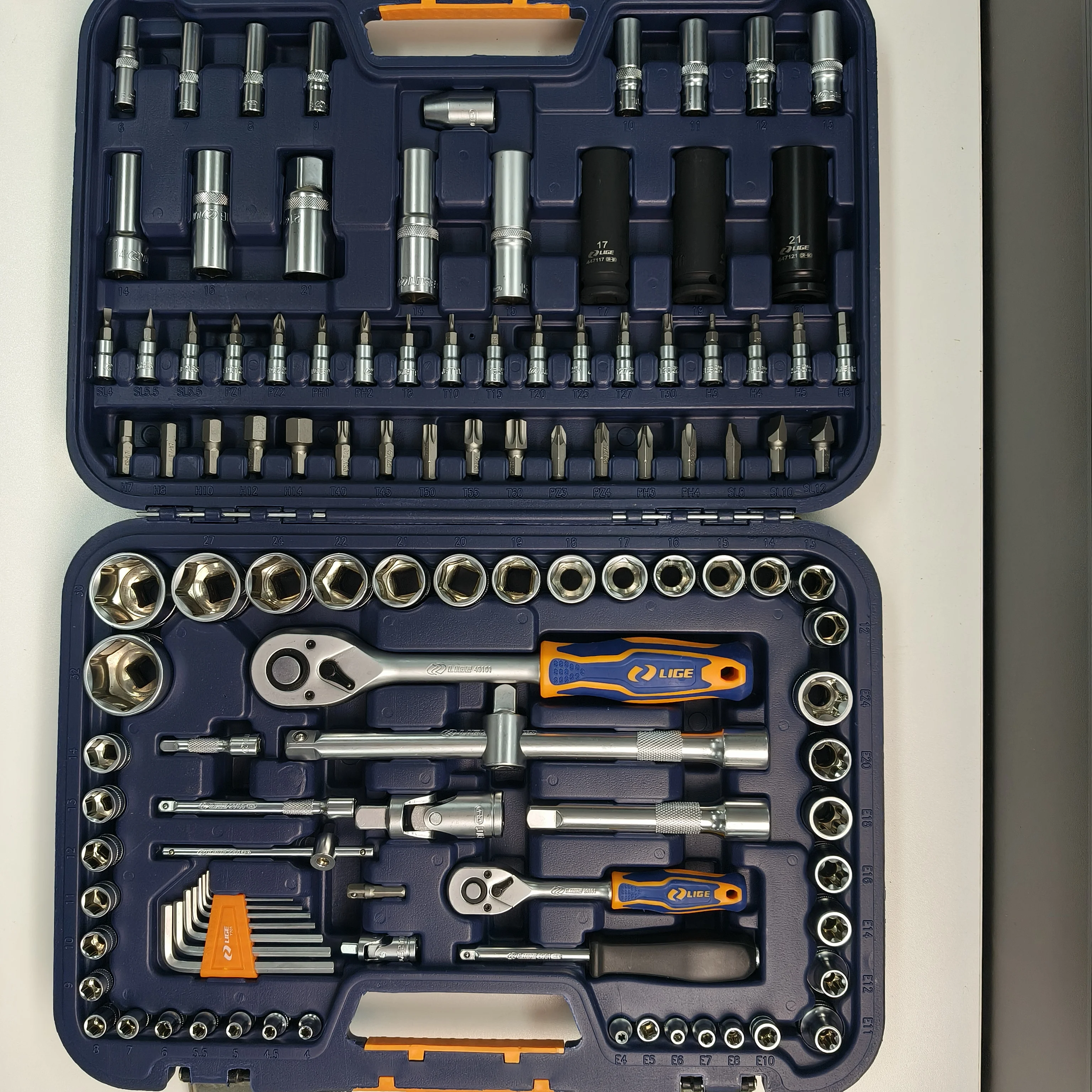 

BST-1112 112PCS Socket Set (maintenance and repair common using tool)