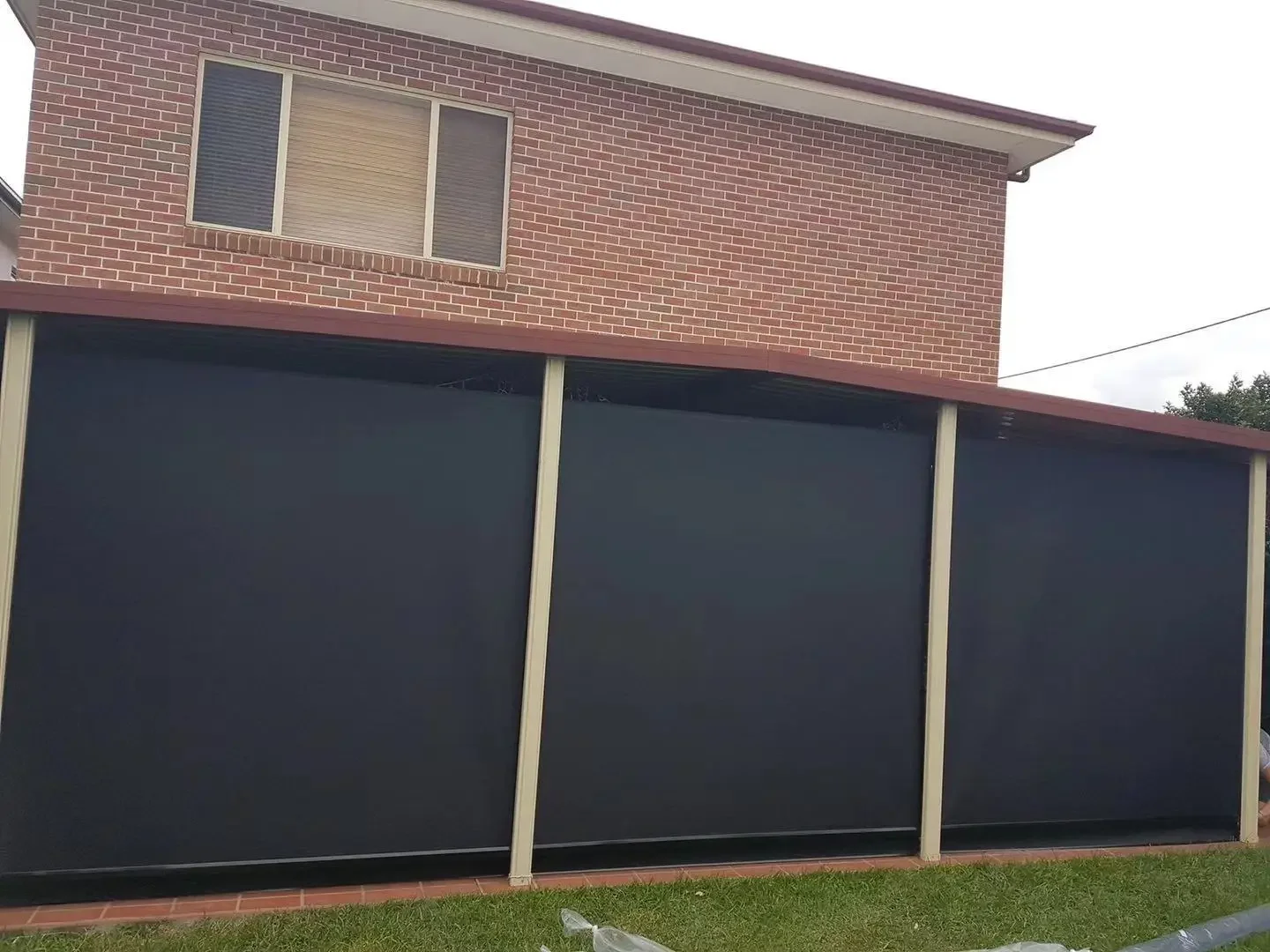 2026 Outdoor Wind Resistance Aluminium Roller Shades Rainproof Motorized Zipped Screens