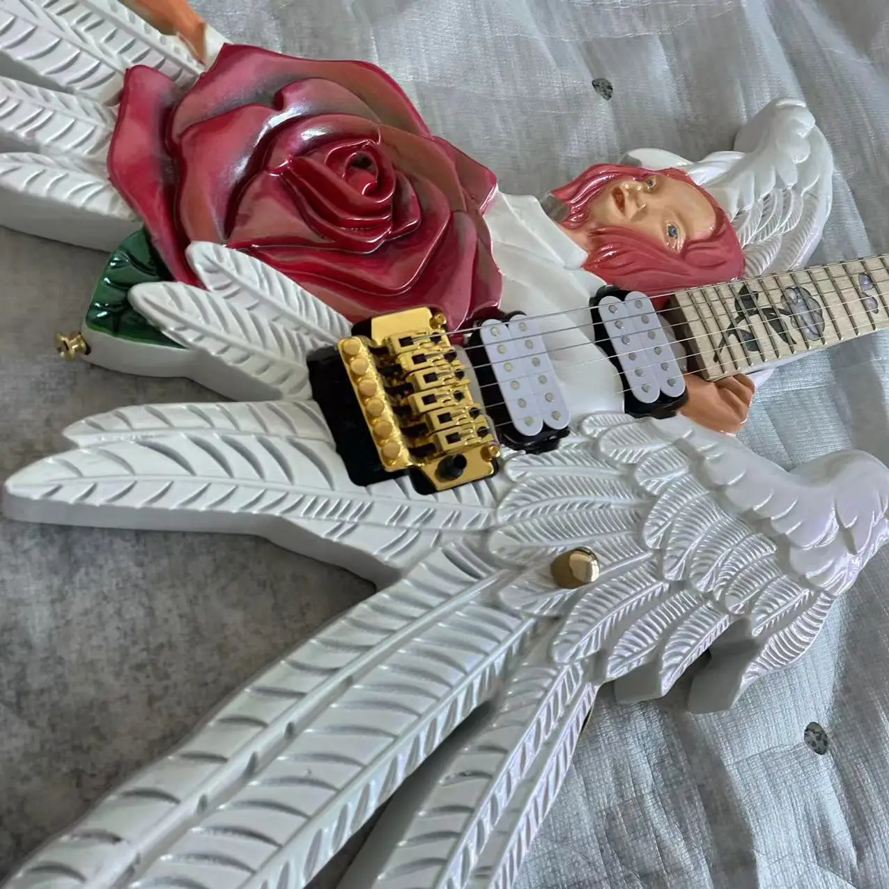 In stock, 6-chord rose angel carved electric guitar, hand drawn body, real shipping pictures, order immediately shipped