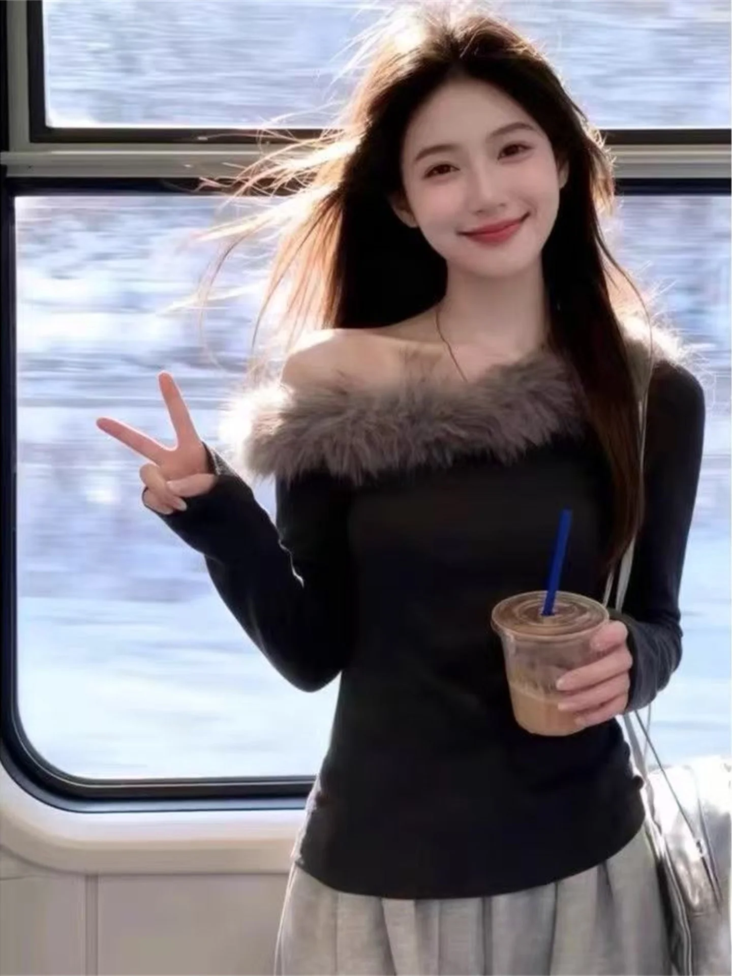 

Корейская удлиненная футболка-свитер женская осенне-зимняя приталенная с дизайном на плечах, меховым воротником, повседневная, дышащая, приятная к телу