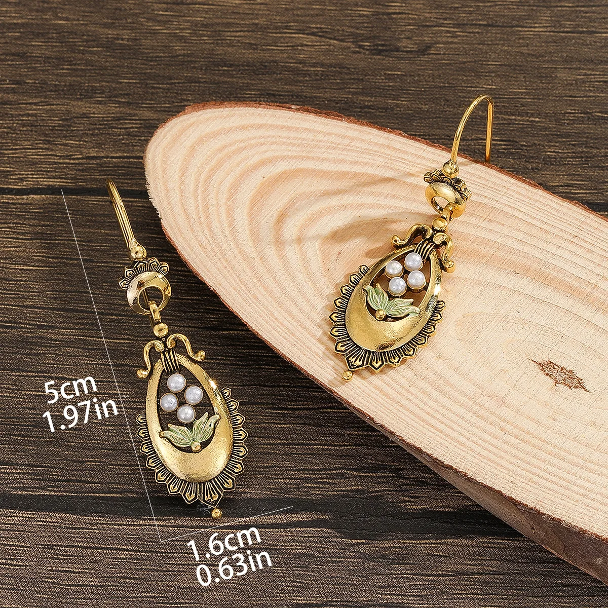 Retro, exaggerated, minimalist fashion accessory women\'s earrings