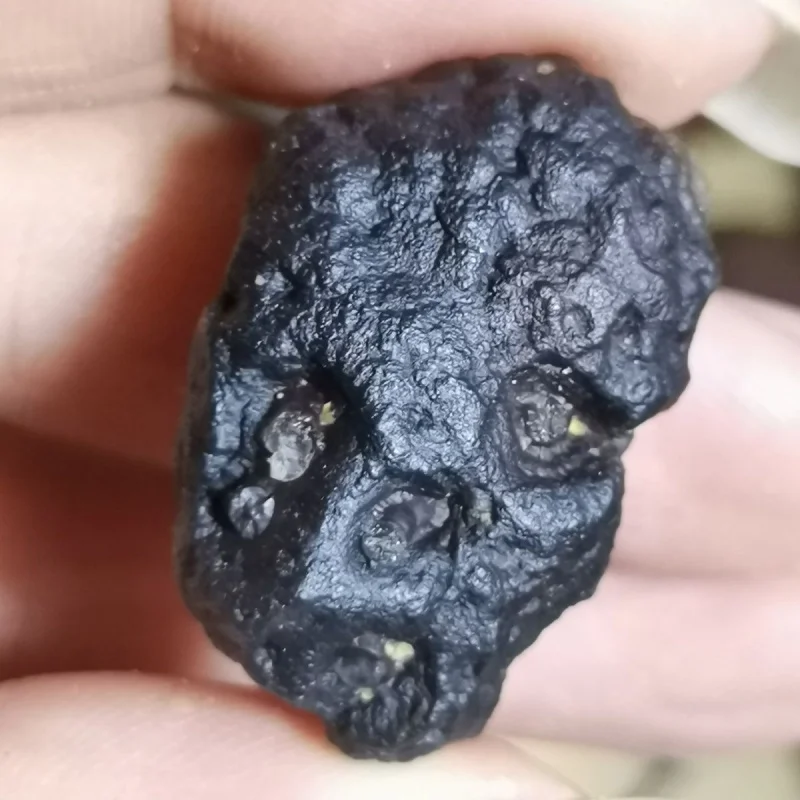 Natural yellow aquatic plant-shaped agate skull-shaped rare stone energy stone