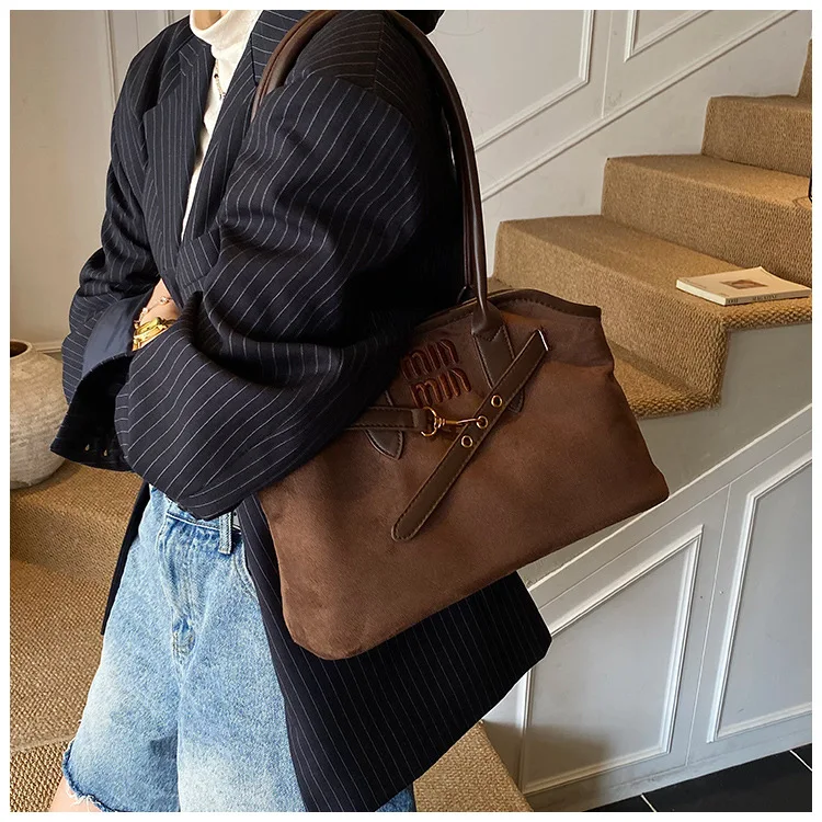 

Versatile 2025 Commuter Tote, Spacious Matte Vintage Shoulder Bag, Multi-functional Handheld Crossbody for Work and Daily