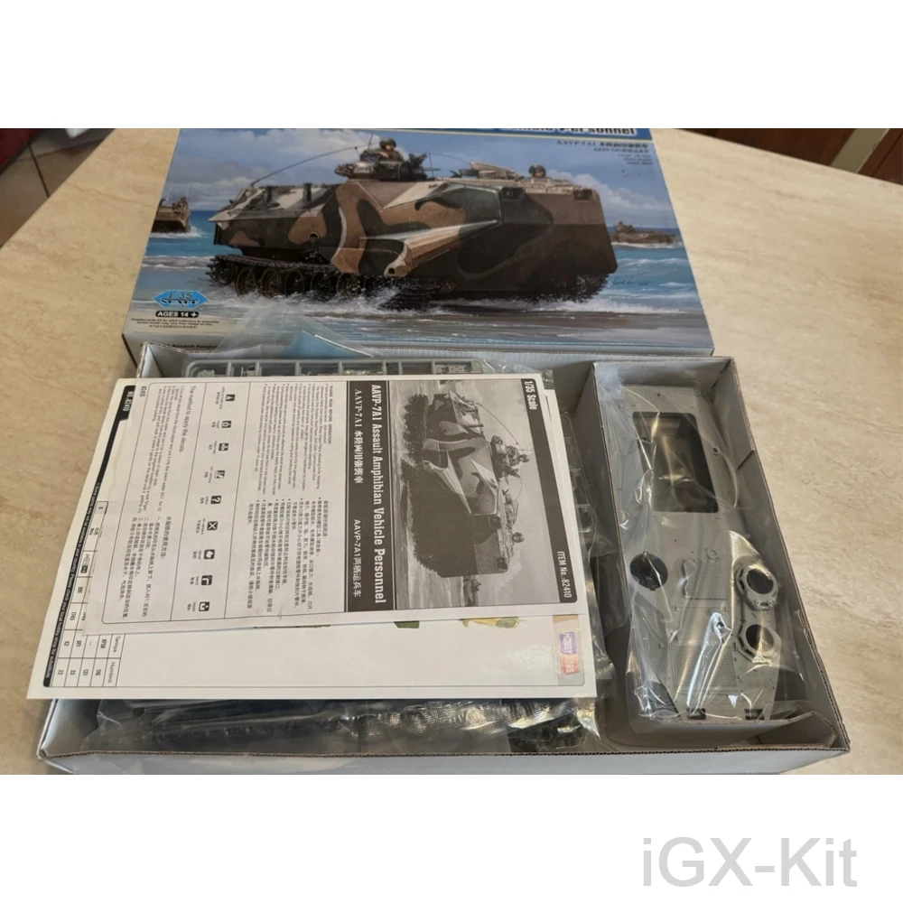 

Hobbyboss 82410 1:35 Scale AAVP7A1 AAVP-7A1 Assault Amphibian Personnel Vehicle Plastic Model Kit Handcraft