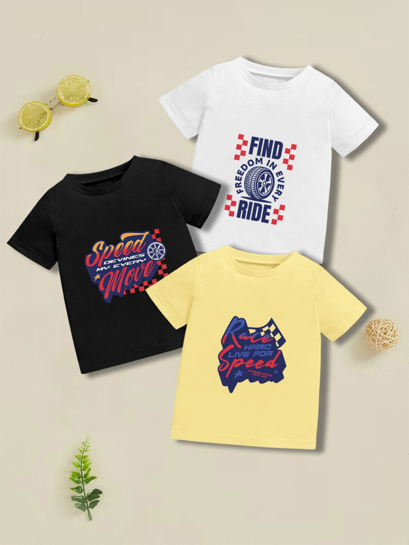 

3 предмета: летние повседневные футболки для мальчиков с принтом в виде мультфильмов и английских надписей, а также принтом автомобильных шин.