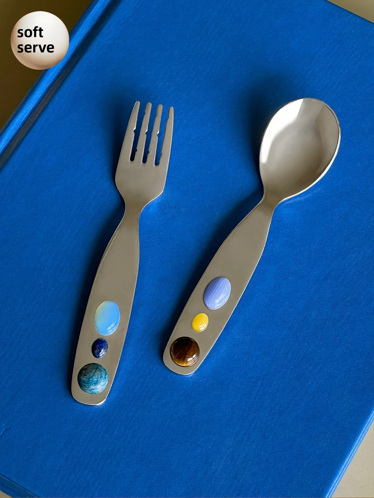 forchetta-e-cucchiaio-per-bambini-softserve-in-acciaio-inossidabile-set-di-posate-per-dessert-versione-originale-design-soft-sugar-bean-jade-utensili-da-tavola