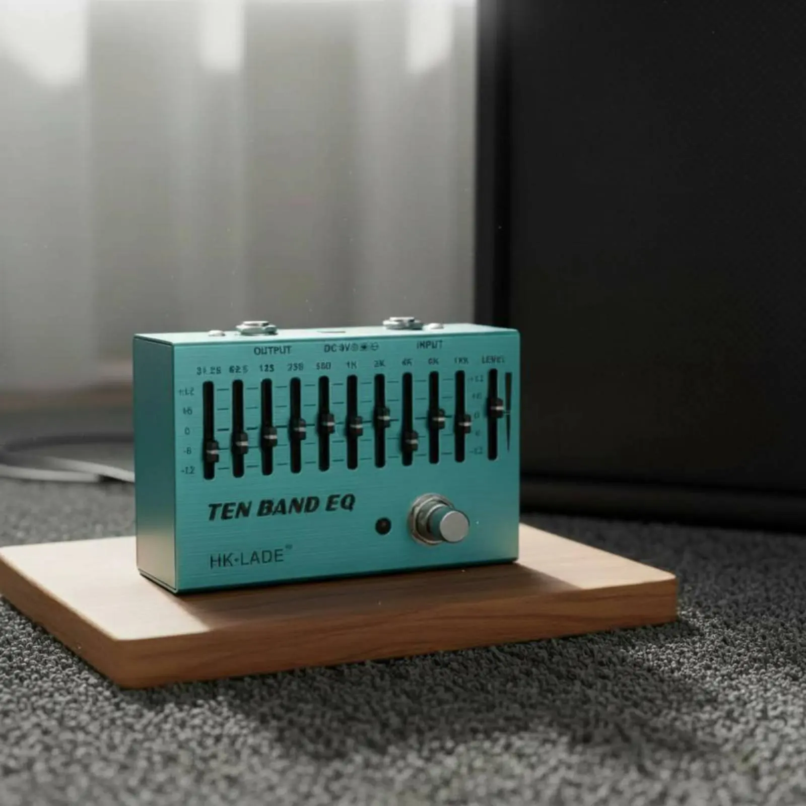 

10 Band Equalizer Effect Pedal Low Frequency Control 10 Band Equalizer Pedal Guitar Equalizer Stompbox +/-12 dB Tone Shaper