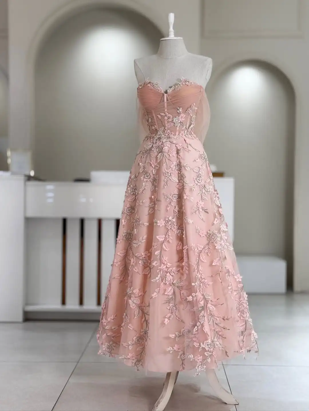 تصميم جديد الحبيب زهرة الجنية مساء اللباس الأنيق الوهم هيكل السمكة الدانتيل والتطريز ألف خط الأميرة فستان الحفلة الراقصة