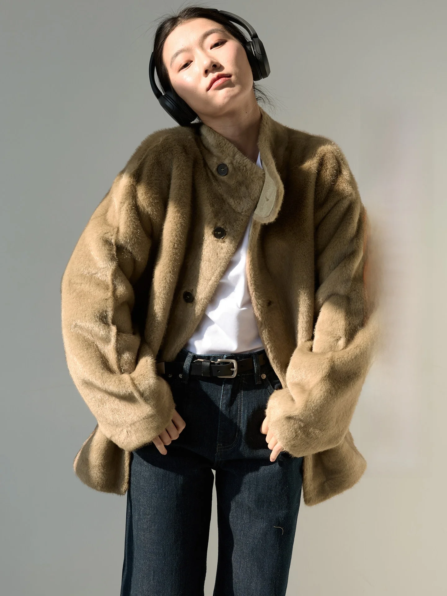 

Winter Women's Loose Stand Collar Faux Fur Jacket Pure Color Warm Top Drawwind New Arrival 2026 Korean Style Long Sleeve
