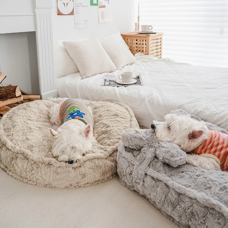 The Round And Square Pet Mat In The Cat And Dog House Is Made Of Soft Material For Dogs To Sleep Comfortably