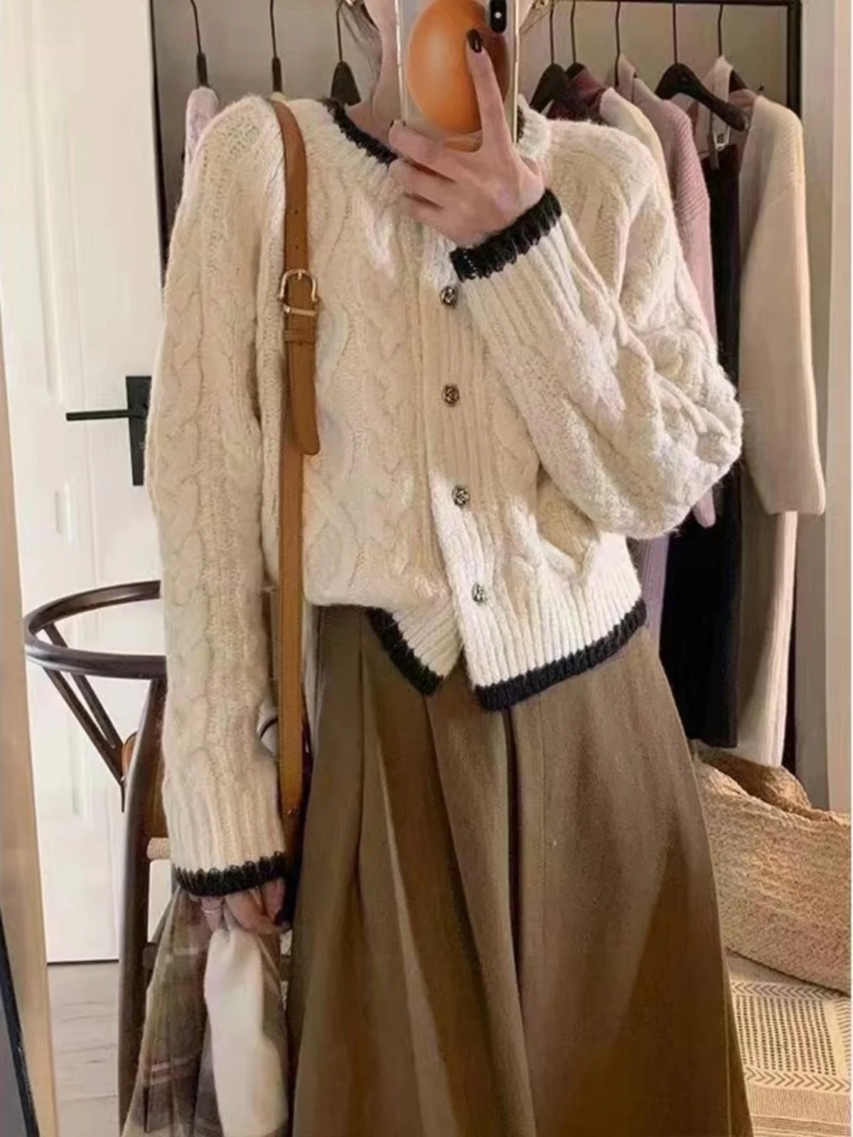 เสื้อสเวตเตอร์ผู้หญิงสีชมพูสุดชิค สำหรับฤดูใบไม้ร่วงและฤดูใบไม้ผลิ คาร์ดิแกน ชั้นใน ชั้นนอก แขนยาว ทรงหลวม ปิดกระดุมเม็ดเดียว