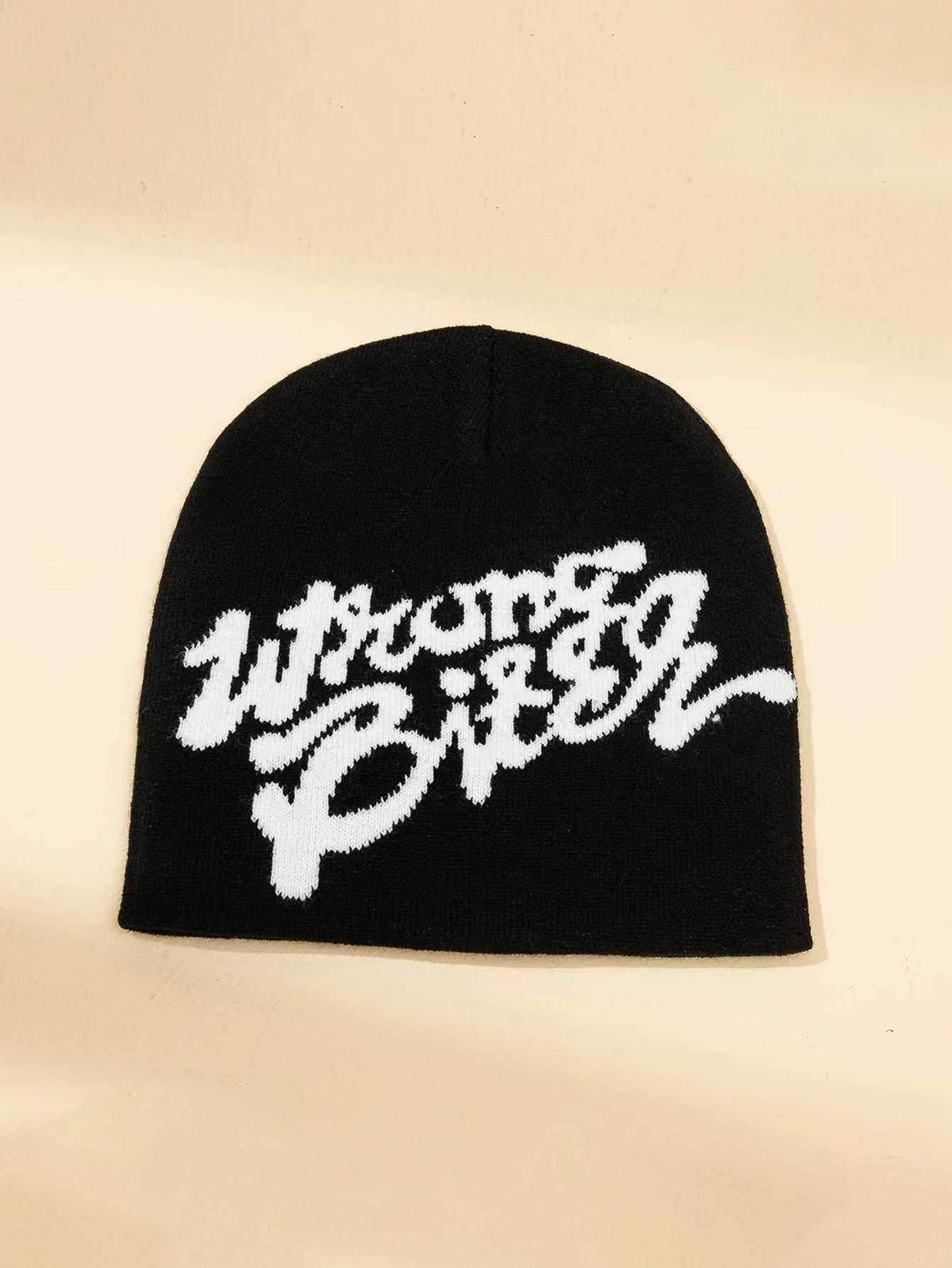 1 Piece of Women\'s Fashionable Jacquard Small Letters Wrong Knitted Hat Suitable for Autumn and Winter Warm Daily Travel Wear