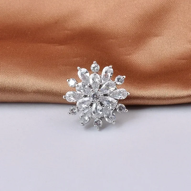 High-end Crystal Flower Magnet Brooches Metal Rhinestone Hijab Pins Shirt Scarf Buckle Corsage Fashion Jewelry Gifts for Women