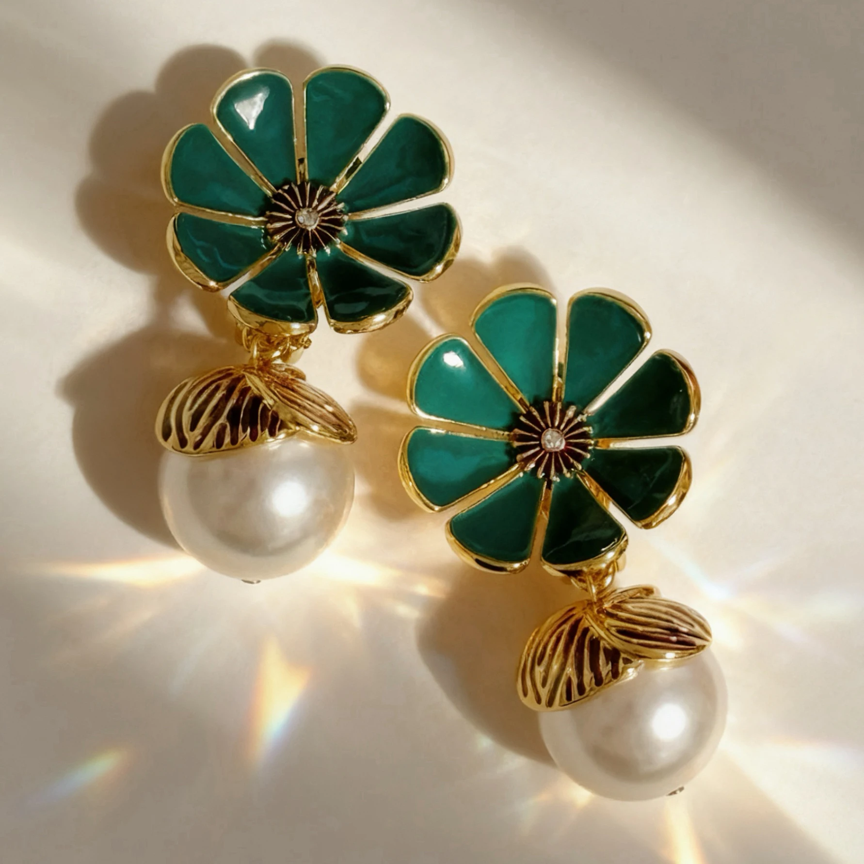 

Europe Designer Vintage Flower Pearl Enamel Green Ear Clip Earrings Woman Luxury Jewelry Trend