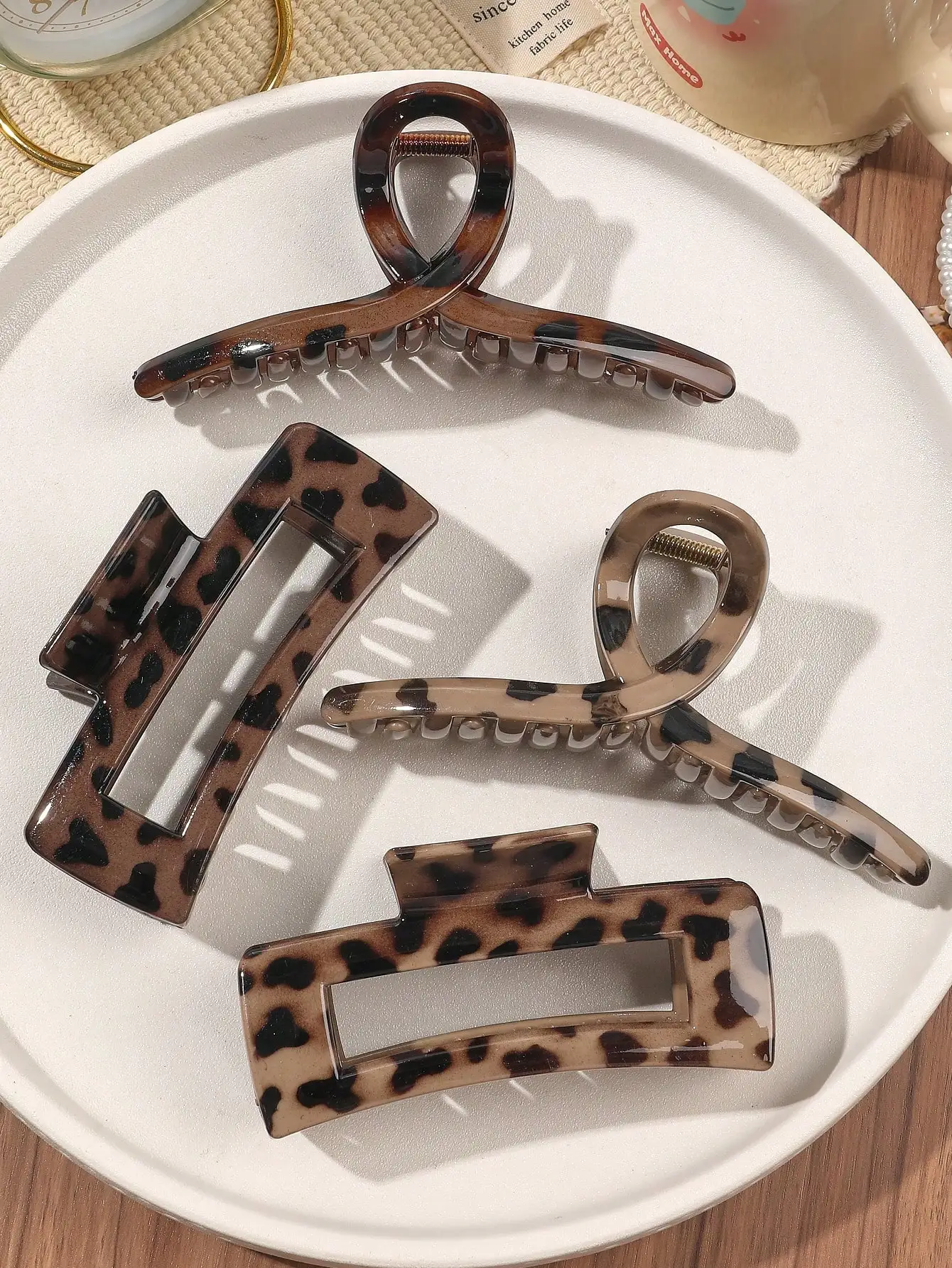 

4Pcs 5.1Inch Autumn Winter Leopard Print Glossy Cross-Over Large Hair Claw Clips Brown No Slip Hair Accessories for Women Girl