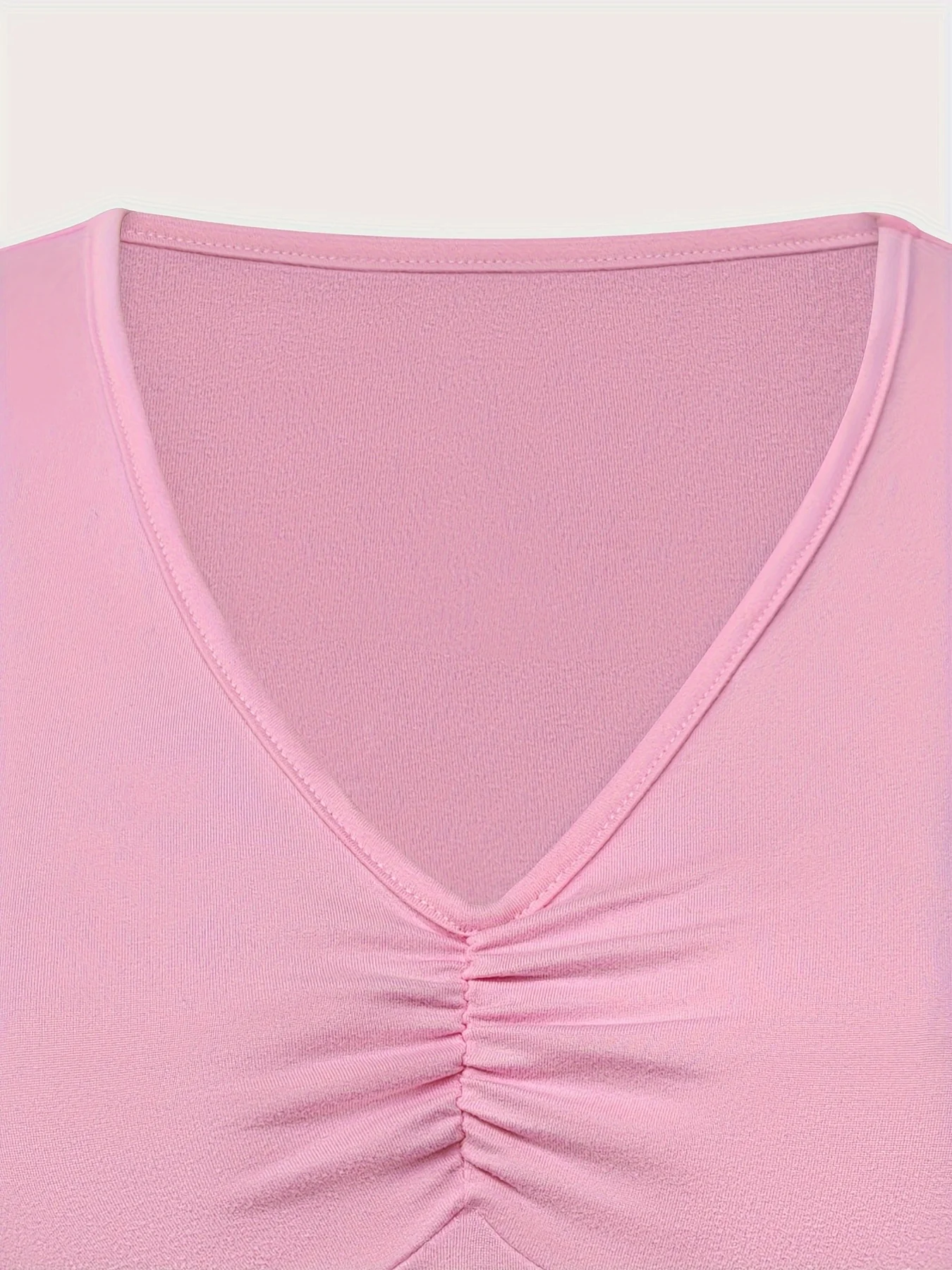 เสื้อยืดคอวีแขนสั้นสีพื้นสำหรับผู้หญิง ชุดสามชิ้น