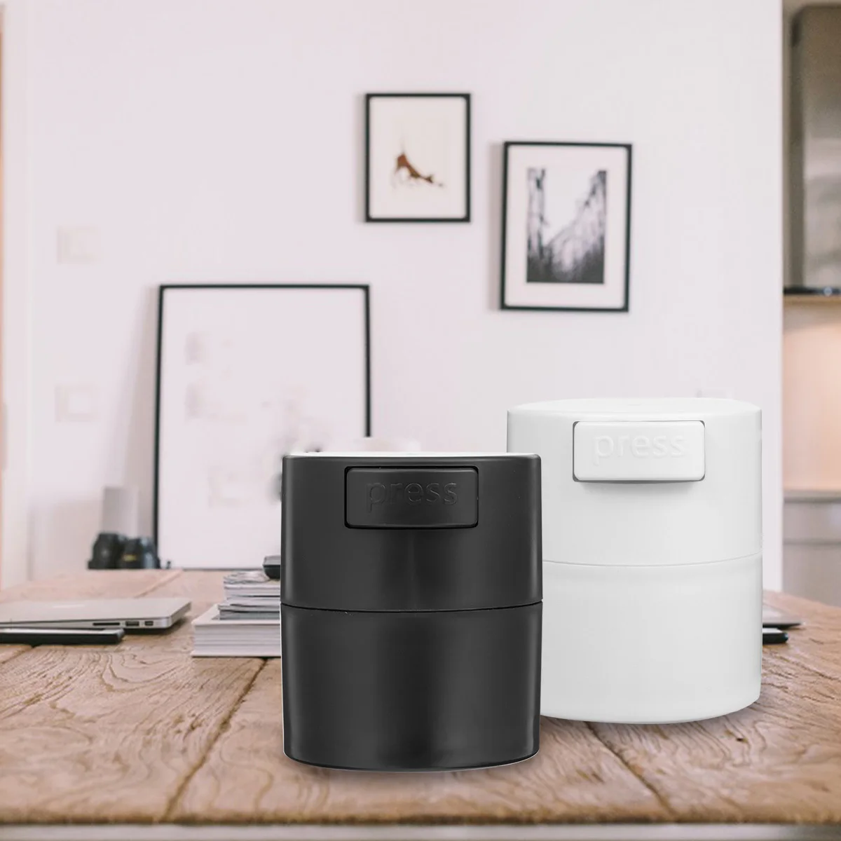 

2Pcs Eyelash Glue Storage Tank Large Capacity Portable Lightweight Design for Home Travel Use Keeps Glue Fresh Longer Time