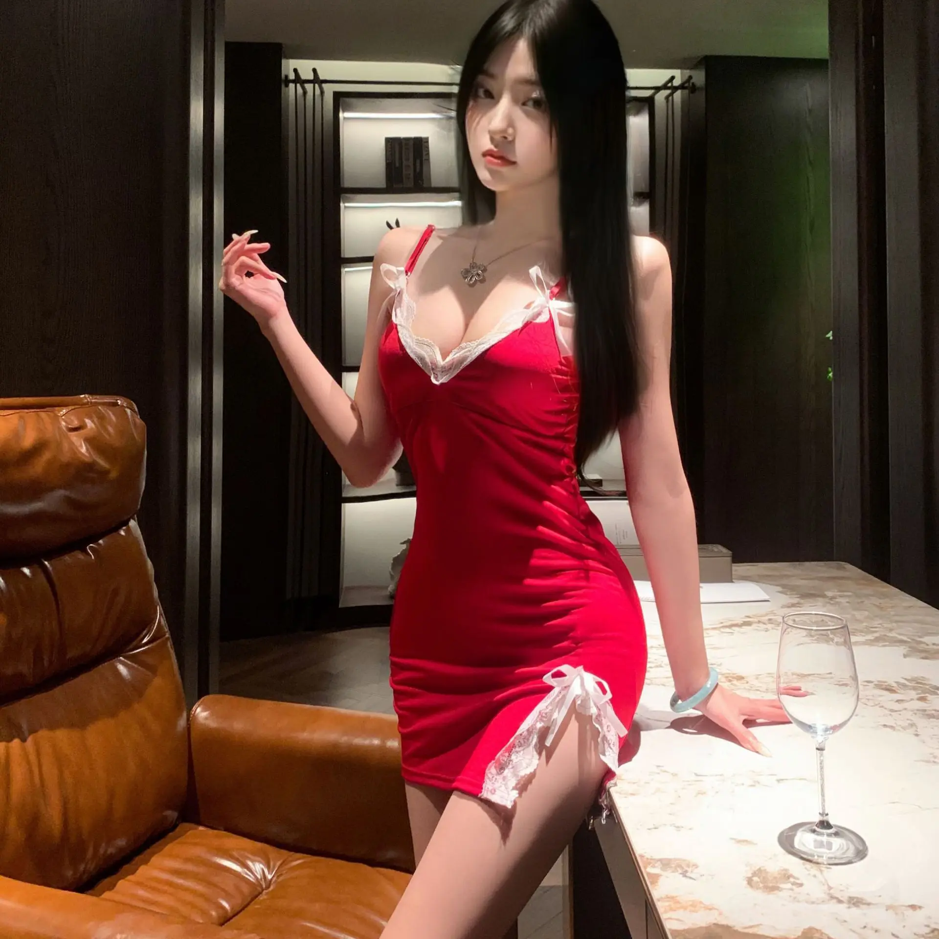 

Новое горячее сексуальное женское нижнее белье, экзотическое платье, платье с лямкой на шее, пижамные костюмы, кружевной бюстгальтер с глубоким V-образным вырезом, сумка, сексуальное нижнее белье на бедрах, порно одежда