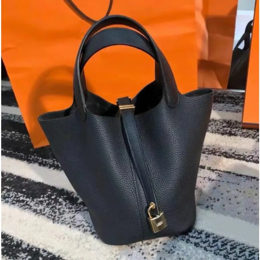 

Classic bucket bag, fashionable handbag, built-in makeup bag, trendy and versatile new women's bag, commuting bag