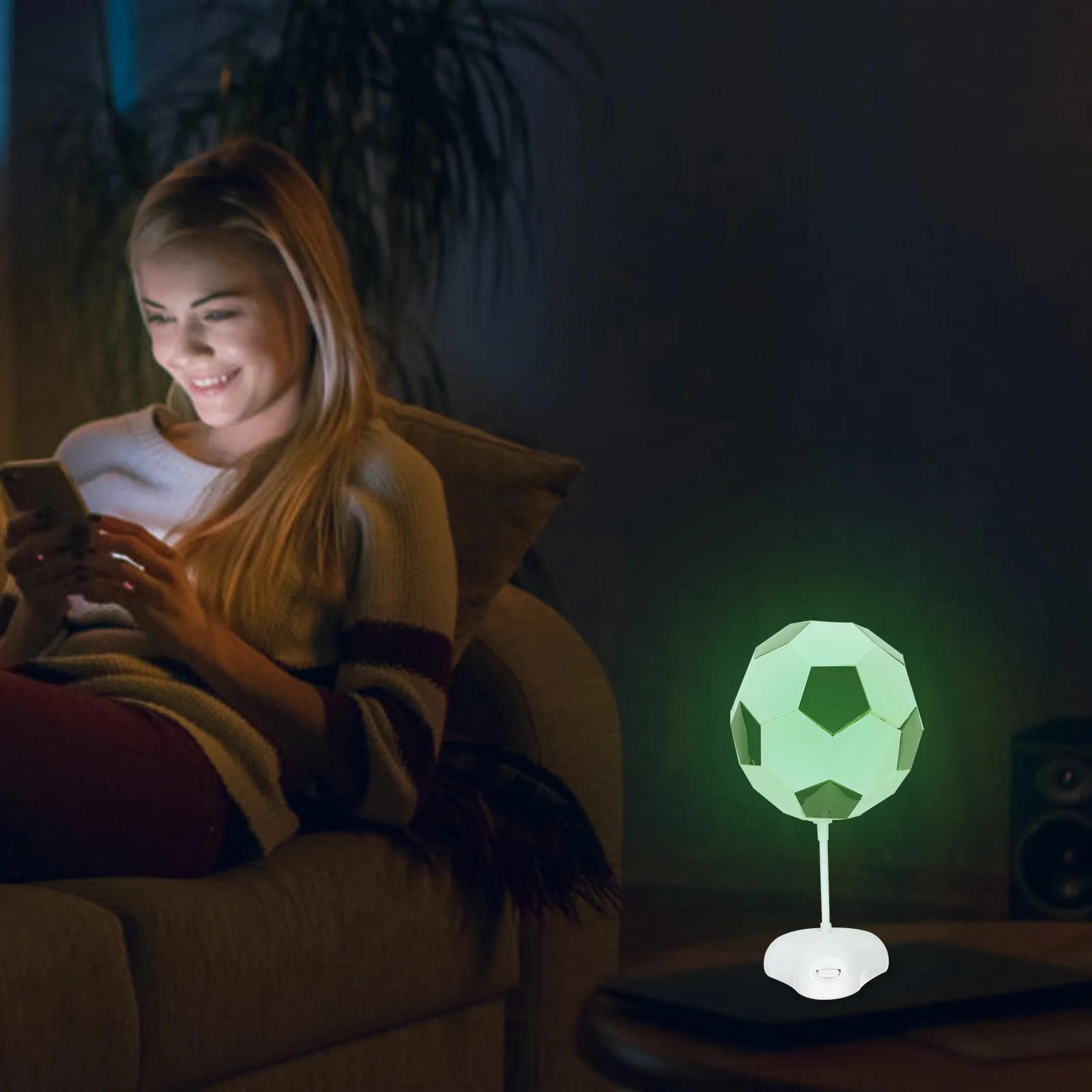 كرة القدم ليلة مصباح كرة القدم النمذجة ضوء الليل الصغيرة لغرفة النوم مصباح ديكور السرير تعمل