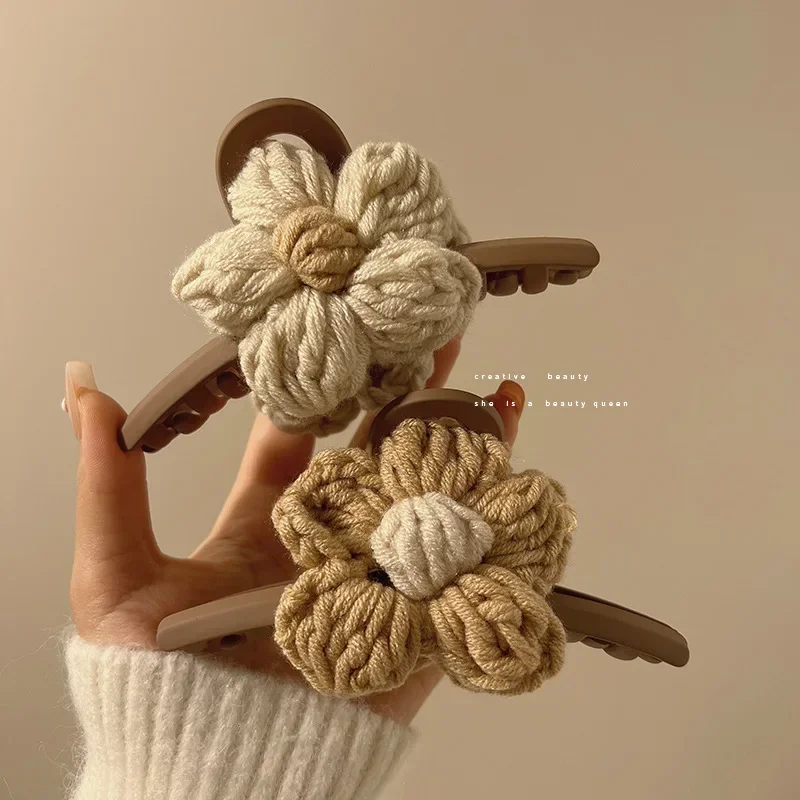 Knitted Floral Hair Claw Clip French Plush Wool Large Hair Clip Autumn Winter Barrettes Acrylic Headdress Hair Accessories Women