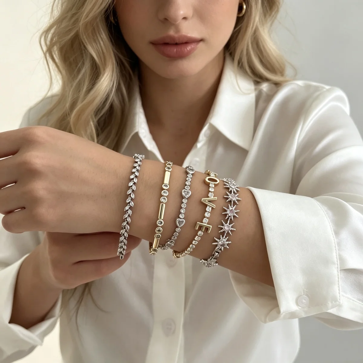 Exquisite glänzende Zirkon-Armbänder mit runden, herzförmigen, quadratischen, Weizenblatt- und Sternen-Elementen für Damen und Herren, schlichte Sonnen- und LOVE-Buchstaben-Armreifen, Schmuck. – Detail 5
