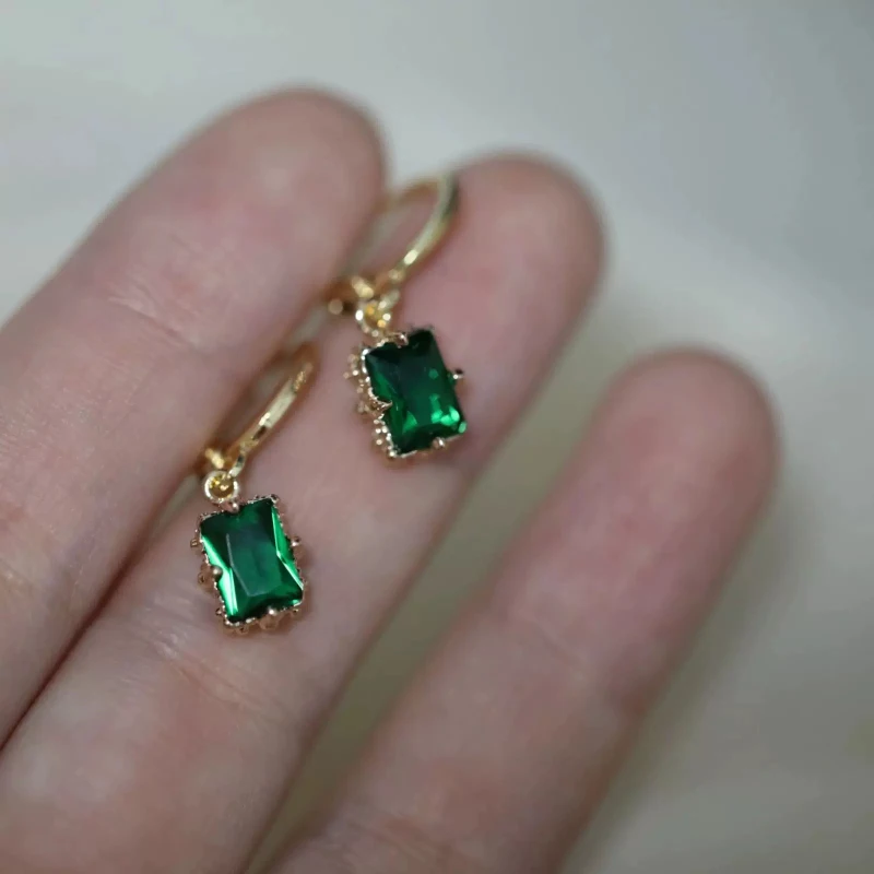 Exquisite Square Small Earings Original Design Vintage Green Gemstone Earrings for Women Light Luxury Ear Buckle Banquet Jewelry 2
