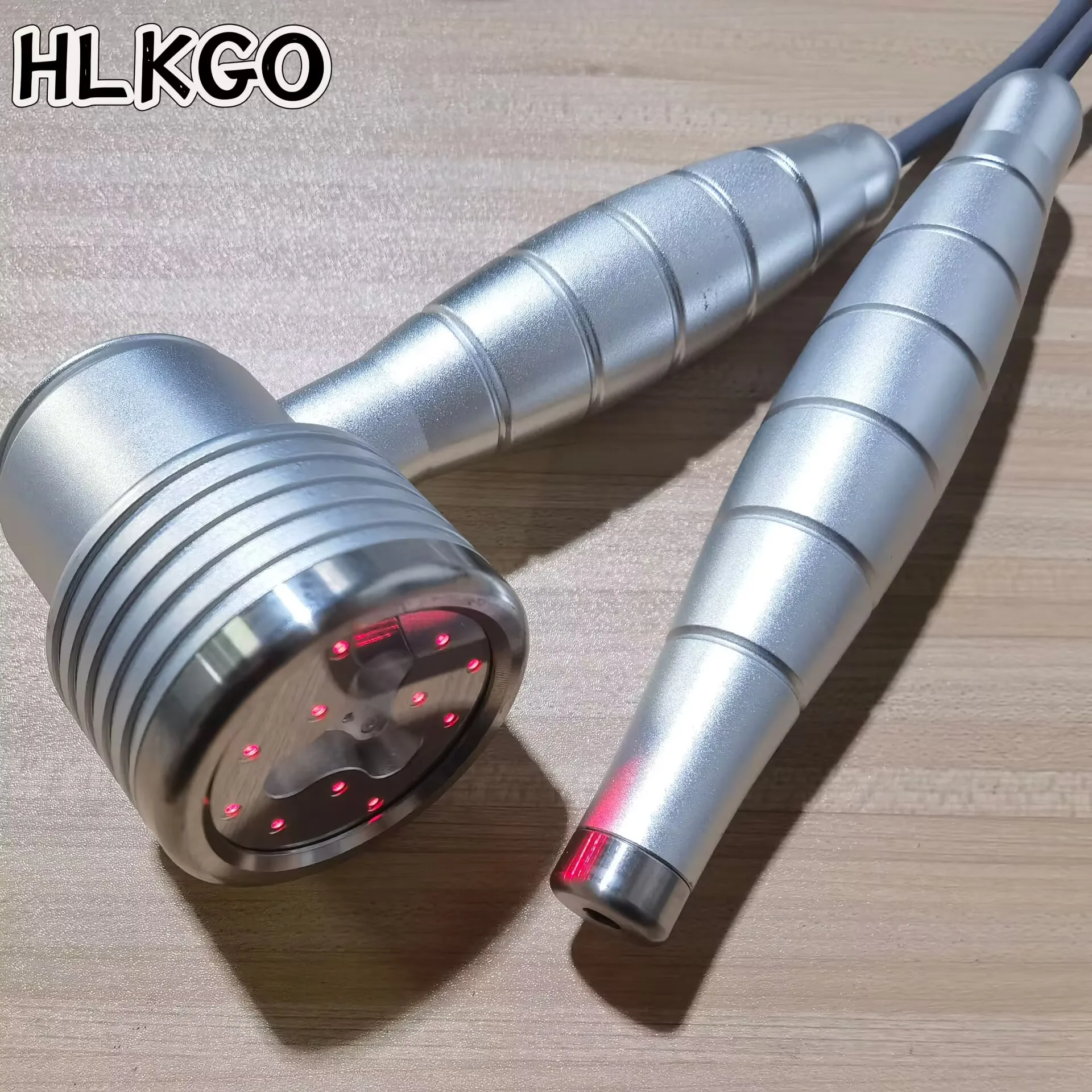 

Профессиональный аппарат для лазерной терапии с двойной длиной волны (808 нм, 650 нм) для эффективного облегчения боли при артрите шеи и спины, а также при мышечных болях