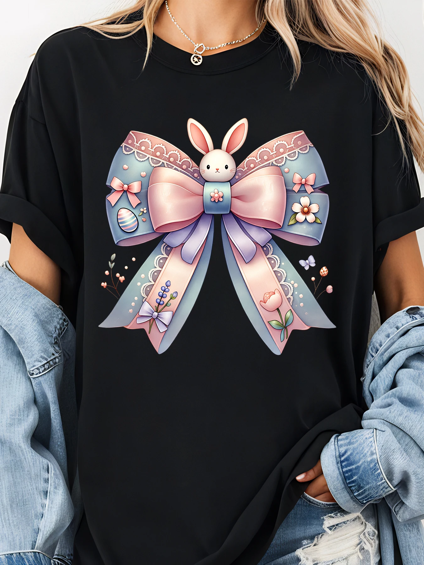 Camiseta con estampado de lazo de conejito de Pascua con detalles florales y huevos para trajes de primavera ropa informal para mujer