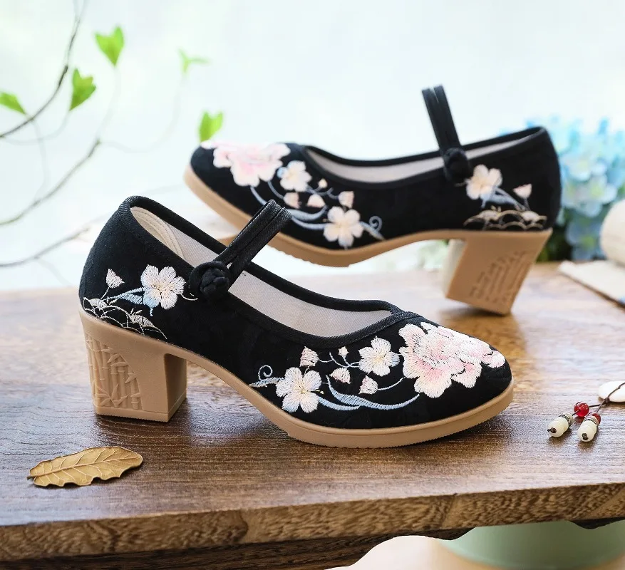 Maogu High Heels Women\'s Cloth Shoes Square Heel Shallow Mouth Round Head Chinese Embroidery Wedding Shoe Pumps Elegant 2023