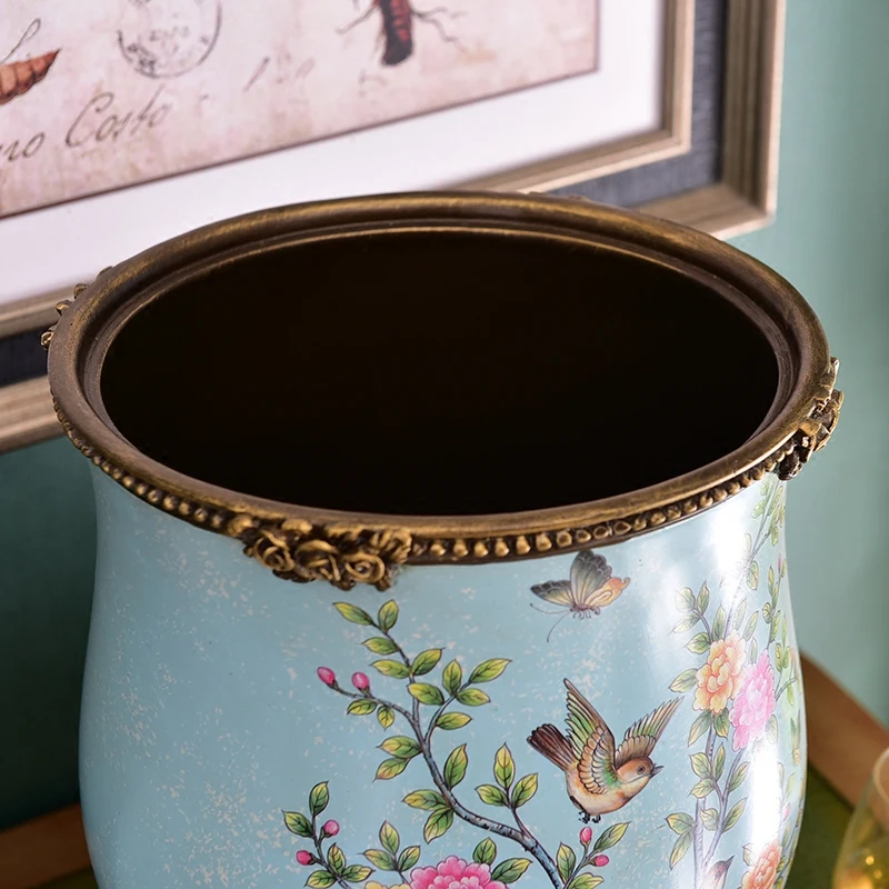 European Luxury Lidded Waste Bin American Vintage Country-Style Large Household Storage Bin Basura Cocina Household Merchandises